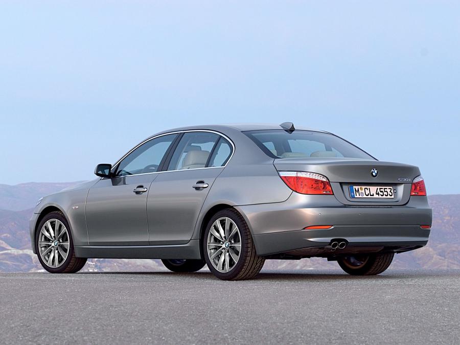 BMW 530i Sedan 2007 года  (фото 10 из 16)